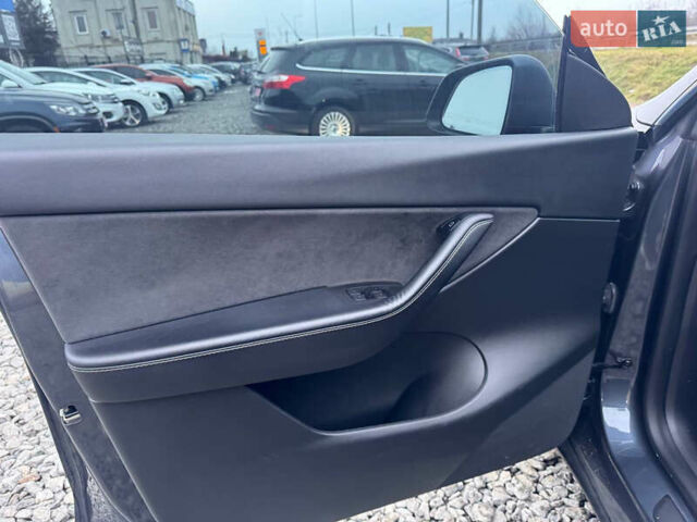 Серый Тесла Model Y, объемом двигателя 0 л и пробегом 107 тыс. км за 23999 $, фото 52 на Automoto.ua