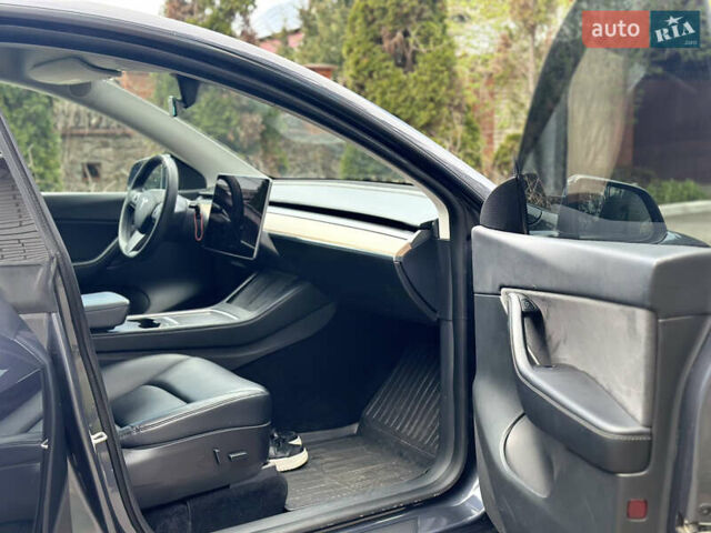 Серый Тесла Model Y, объемом двигателя 0 л и пробегом 88 тыс. км за 23500 $, фото 3 на Automoto.ua