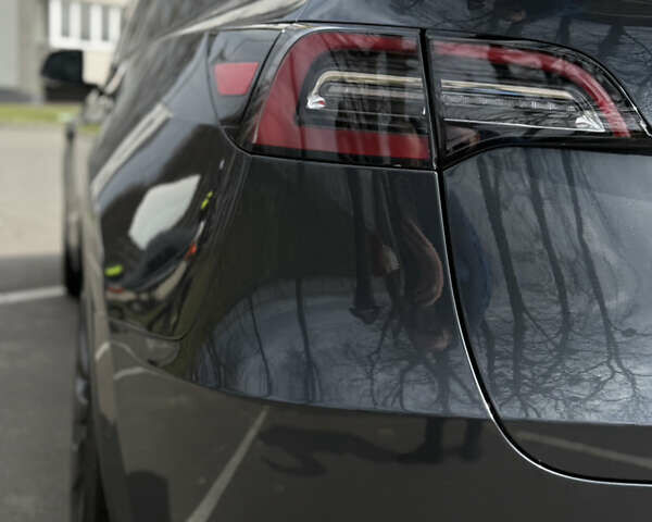 Серый Тесла Model Y, объемом двигателя 0 л и пробегом 96 тыс. км за 27500 $, фото 29 на Automoto.ua