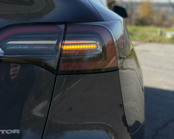 Серый Тесла Model Y, объемом двигателя 0 л и пробегом 44 тыс. км за 26000 $, фото 17 на Automoto.ua