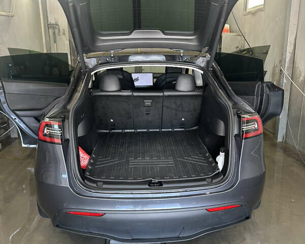 Серый Тесла Model Y, объемом двигателя 0 л и пробегом 55 тыс. км за 29000 $, фото 9 на Automoto.ua