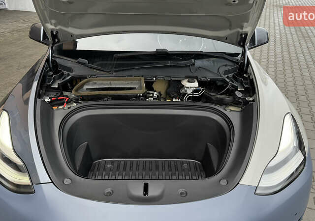 Серый Тесла Model Y, объемом двигателя 0 л и пробегом 138 тыс. км за 20200 $, фото 43 на Automoto.ua