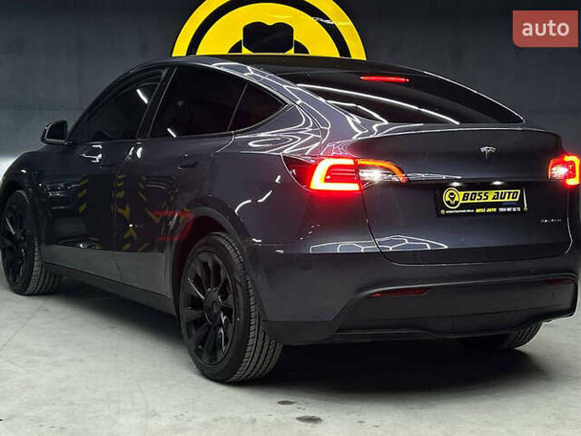 Серый Тесла Model Y, объемом двигателя 0 л и пробегом 20 тыс. км за 27500 $, фото 3 на Automoto.ua