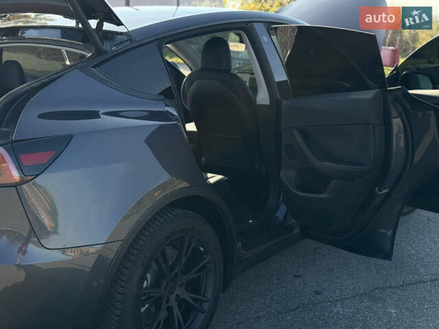 Серый Тесла Model Y, объемом двигателя 0 л и пробегом 44 тыс. км за 26000 $, фото 39 на Automoto.ua