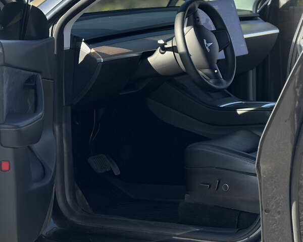 Серый Тесла Model Y, объемом двигателя 0 л и пробегом 44 тыс. км за 26000 $, фото 26 на Automoto.ua