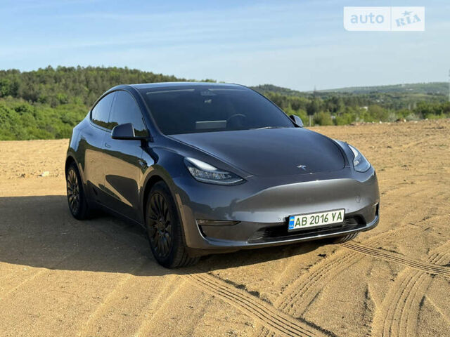 Серый Тесла Model Y, объемом двигателя 0 л и пробегом 30 тыс. км за 28500 $, фото 1 на Automoto.ua