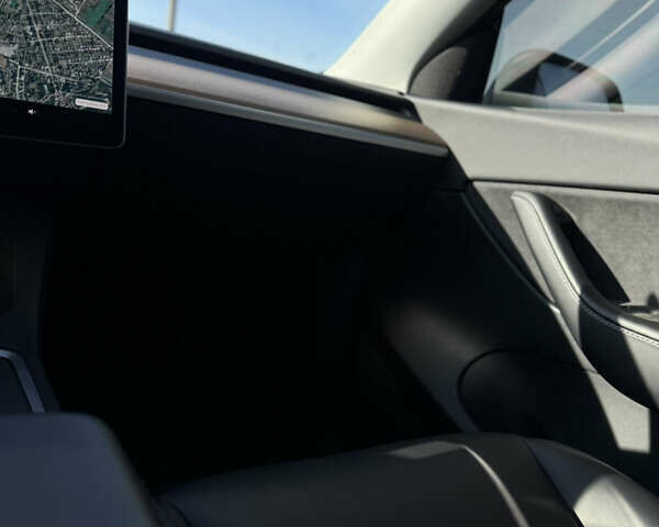 Серый Тесла Model Y, объемом двигателя 0 л и пробегом 44 тыс. км за 26000 $, фото 44 на Automoto.ua