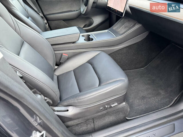 Серый Тесла Model Y, объемом двигателя 0 л и пробегом 33 тыс. км за 23999 $, фото 32 на Automoto.ua