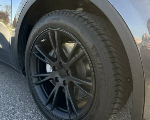 Серый Тесла Model Y, объемом двигателя 0 л и пробегом 44 тыс. км за 26000 $, фото 13 на Automoto.ua