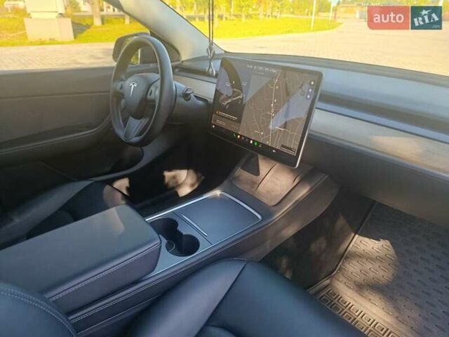 Серый Тесла Model Y, объемом двигателя 0 л и пробегом 29 тыс. км за 27500 $, фото 12 на Automoto.ua