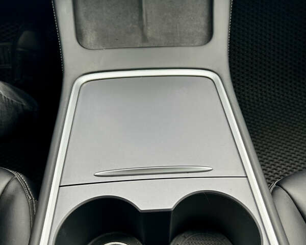 Серый Тесла Model Y, объемом двигателя 0 л и пробегом 35 тыс. км за 30000 $, фото 16 на Automoto.ua