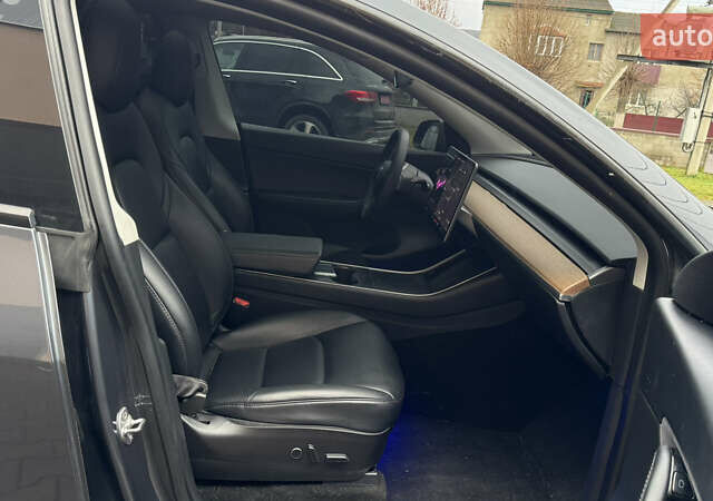 Серый Тесла Model Y, объемом двигателя 0 л и пробегом 138 тыс. км за 20200 $, фото 30 на Automoto.ua