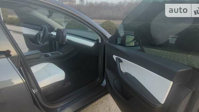 Серый Тесла Model Y, объемом двигателя 0 л и пробегом 61 тыс. км за 22900 $, фото 17 на Automoto.ua