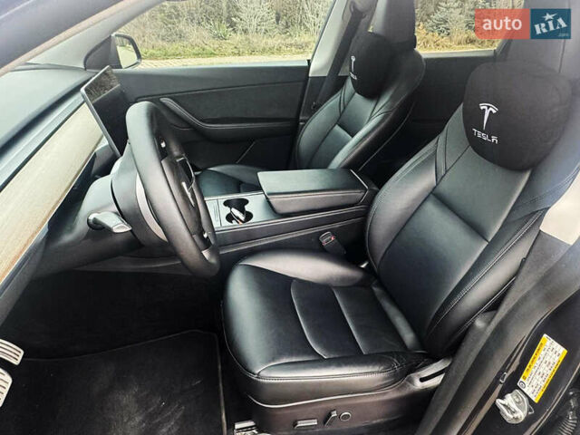 Серый Тесла Model Y, объемом двигателя 0 л и пробегом 26 тыс. км за 29000 $, фото 23 на Automoto.ua
