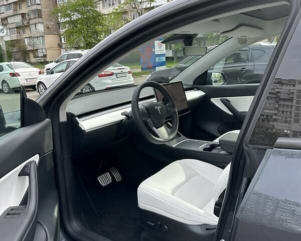 Серый Тесла Model Y, объемом двигателя 0 л и пробегом 100 тыс. км за 25000 $, фото 12 на Automoto.ua