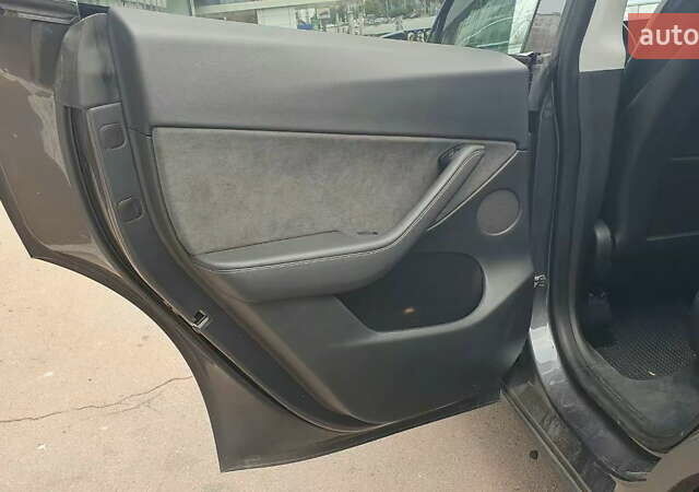 Серый Тесла Model Y, объемом двигателя 0 л и пробегом 84 тыс. км за 24999 $, фото 28 на Automoto.ua