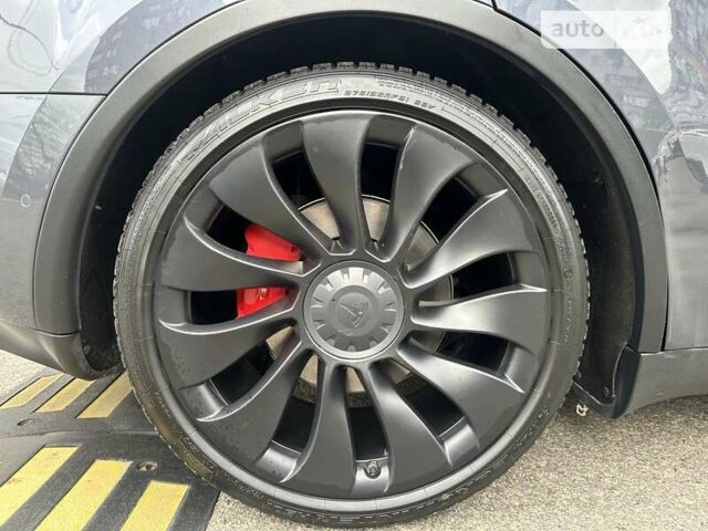 Серый Тесла Model Y, объемом двигателя 0 л и пробегом 100 тыс. км за 25000 $, фото 1 на Automoto.ua