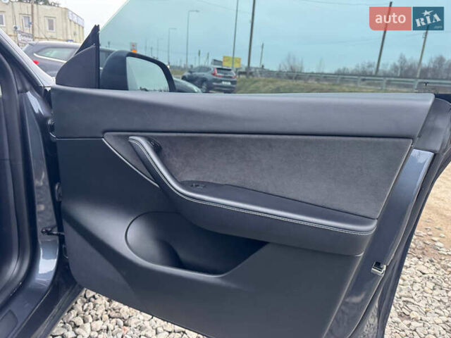 Серый Тесла Model Y, объемом двигателя 0 л и пробегом 107 тыс. км за 23999 $, фото 37 на Automoto.ua