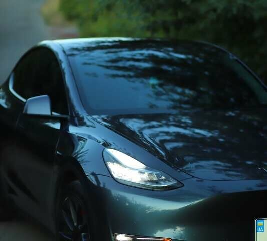 Серый Тесла Model Y, объемом двигателя 0 л и пробегом 85 тыс. км за 25000 $, фото 2 на Automoto.ua