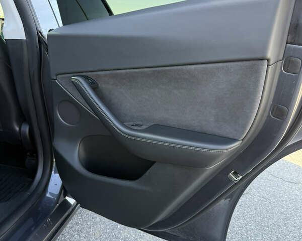 Серый Тесла Model Y, объемом двигателя 0 л и пробегом 44 тыс. км за 26000 $, фото 35 на Automoto.ua