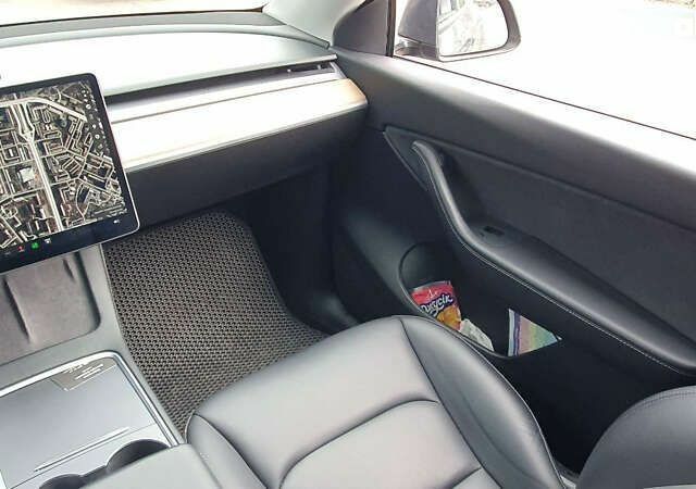 Сірий Тесла Model Y, об'ємом двигуна 0 л та пробігом 84 тис. км за 27900 $, фото 16 на Automoto.ua