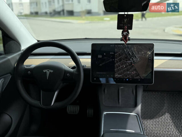 Серый Тесла Model Y, объемом двигателя 0 л и пробегом 96 тыс. км за 27500 $, фото 48 на Automoto.ua