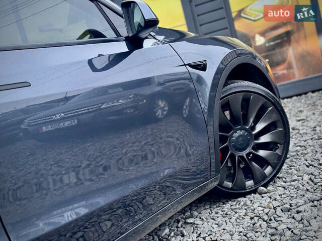 Серый Тесла Model Y, объемом двигателя 0 л и пробегом 107 тыс. км за 23999 $, фото 23 на Automoto.ua