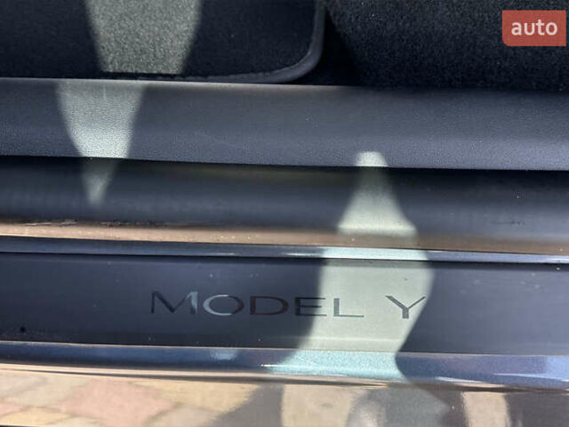 Серый Тесла Model Y, объемом двигателя 0 л и пробегом 68 тыс. км за 25500 $, фото 12 на Automoto.ua
