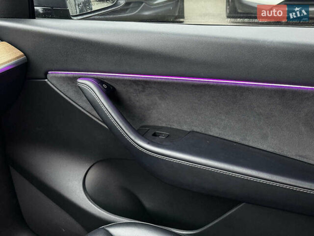 Серый Тесла Model Y, объемом двигателя 0 л и пробегом 98 тыс. км за 29490 $, фото 13 на Automoto.ua
