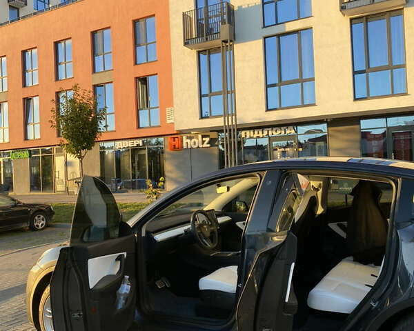 Серый Тесла Model Y, объемом двигателя 0 л и пробегом 98 тыс. км за 25300 $, фото 25 на Automoto.ua