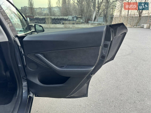 Серый Тесла Model Y, объемом двигателя 0 л и пробегом 33 тыс. км за 23999 $, фото 36 на Automoto.ua
