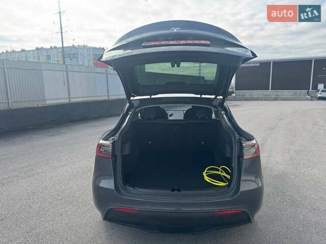 Серый Тесла Model Y, объемом двигателя 0 л и пробегом 110 тыс. км за 22000 $, фото 3 на Automoto.ua