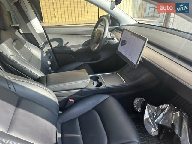 Серый Тесла Model Y, объемом двигателя 0 л и пробегом 49 тыс. км за 30700 $, фото 6 на Automoto.ua