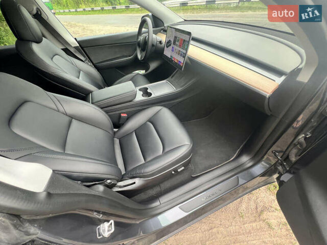 Серый Тесла Model Y, объемом двигателя 0 л и пробегом 61 тыс. км за 29000 $, фото 11 на Automoto.ua