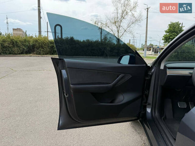 Серый Тесла Model Y, объемом двигателя 0 л и пробегом 91 тыс. км за 26500 $, фото 31 на Automoto.ua