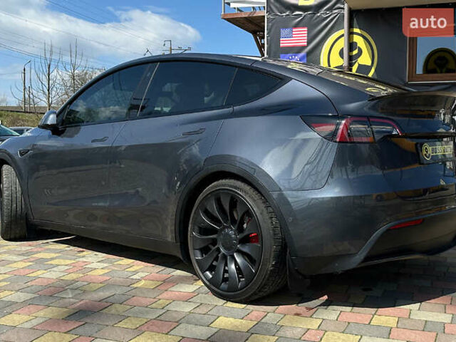 Серый Тесла Model Y, объемом двигателя 0 л и пробегом 68 тыс. км за 25500 $, фото 4 на Automoto.ua