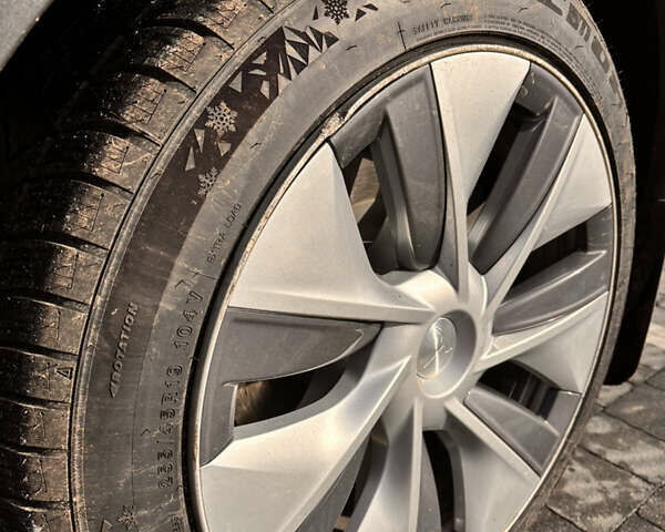 Тесла Model Y 2021 в Львове на Automoto.ua Серый Тесла Model Y, объемом двигателя 0 л и пробегом 135 тыс. км за 19300 $, фото 9 на Automoto.ua