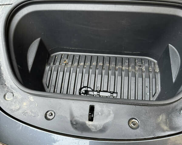 Серый Тесла Model Y, объемом двигателя 0 л и пробегом 85 тыс. км за 23000 $, фото 13 на Automoto.ua