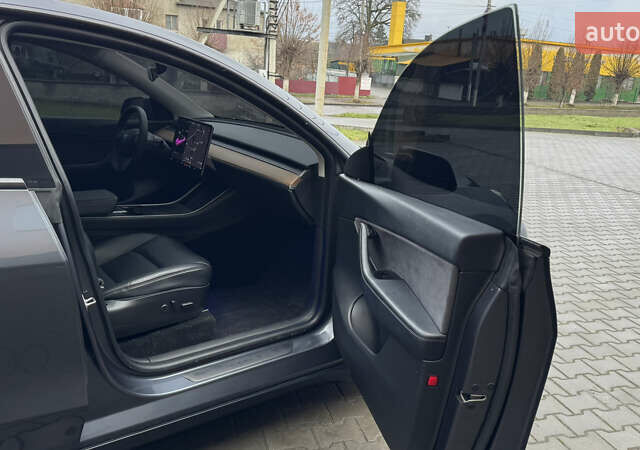 Серый Тесла Model Y, объемом двигателя 0 л и пробегом 138 тыс. км за 20200 $, фото 29 на Automoto.ua