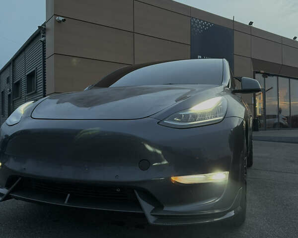 Серый Тесла Model Y, объемом двигателя 0 л и пробегом 49 тыс. км за 26500 $, фото 2 на Automoto.ua