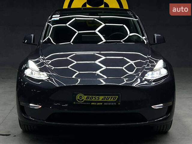 Серый Тесла Model Y, объемом двигателя 0 л и пробегом 20 тыс. км за 27500 $, фото 1 на Automoto.ua