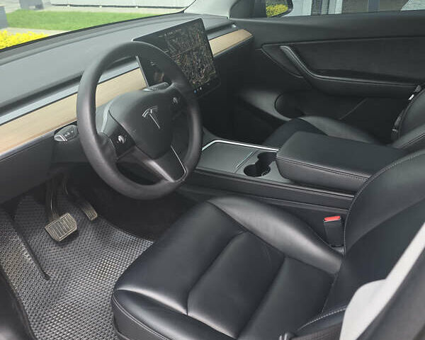 Серый Тесла Model Y, объемом двигателя 0 л и пробегом 45 тыс. км за 27000 $, фото 5 на Automoto.ua