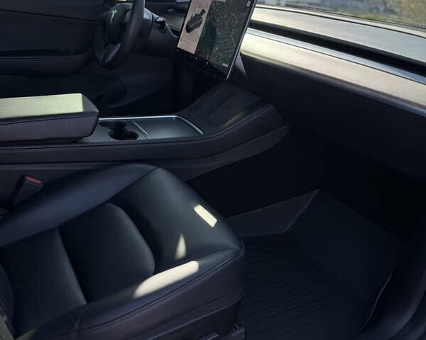 Серый Тесла Model Y, объемом двигателя 0 л и пробегом 44 тыс. км за 26000 $, фото 36 на Automoto.ua