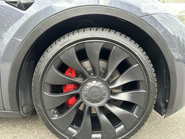 Серый Тесла Model Y, объемом двигателя 0 л и пробегом 100 тыс. км за 25000 $, фото 2 на Automoto.ua