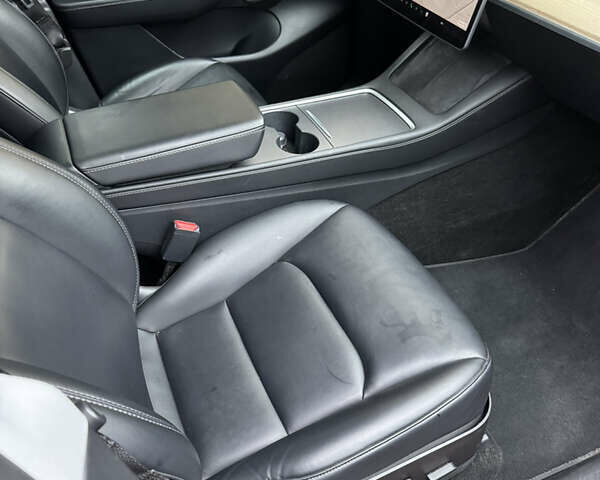 Серый Тесла Model Y, объемом двигателя 0 л и пробегом 85 тыс. км за 23000 $, фото 7 на Automoto.ua