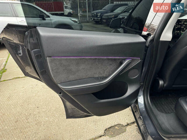 Серый Тесла Model Y, объемом двигателя 0 л и пробегом 98 тыс. км за 29490 $, фото 21 на Automoto.ua