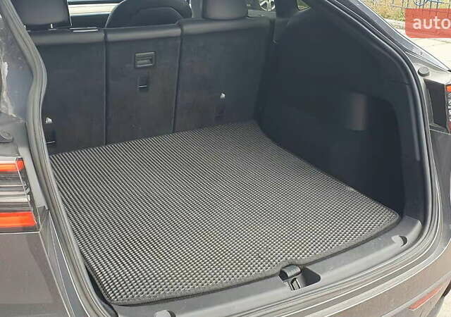 Серый Тесла Model Y, объемом двигателя 0 л и пробегом 84 тыс. км за 24999 $, фото 17 на Automoto.ua