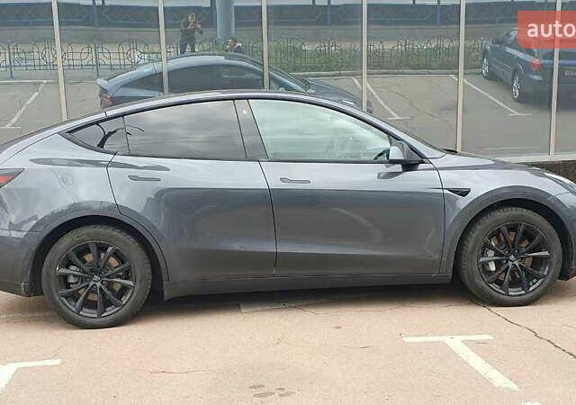 Серый Тесла Model Y, объемом двигателя 0 л и пробегом 84 тыс. км за 24999 $, фото 5 на Automoto.ua