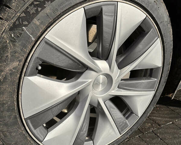 Тесла Model Y 2021 в Львове на Automoto.ua Серый Тесла Model Y, объемом двигателя 0 л и пробегом 135 тыс. км за 19300 $, фото 28 на Automoto.ua