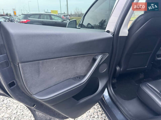 Серый Тесла Model Y, объемом двигателя 0 л и пробегом 107 тыс. км за 23999 $, фото 49 на Automoto.ua